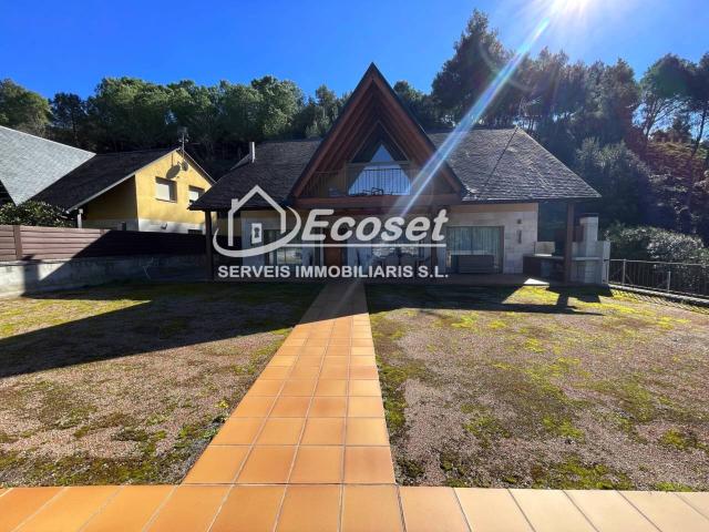 CHALET INDEPENDIENTE CON DISEÑO ALPINO