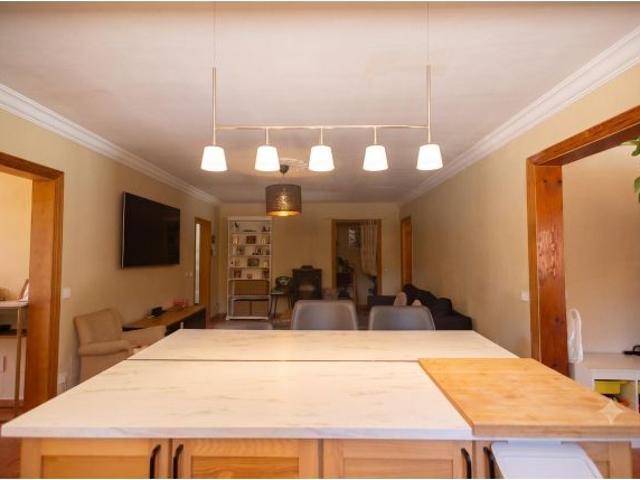 Chalet independiente con enorme terreno y piscina privada
