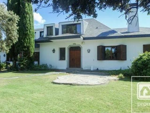 Chalet independiente con impresionante parcela en Montepríncipe