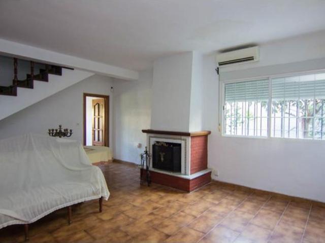 Chalet independiente con jardín en excelente ubicación junto a Plaza de la Noria