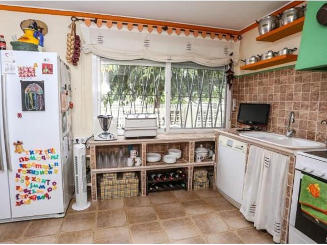 ? Chalet Independiente con Nave de 160m2 y Energía Solar en Elda Alicante Precio: 449.000 €