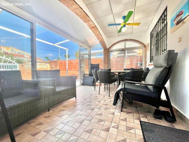 Chalet independiente con solárium y posibilidad de piscina privada en Las Mimosas – Orihuela Costa