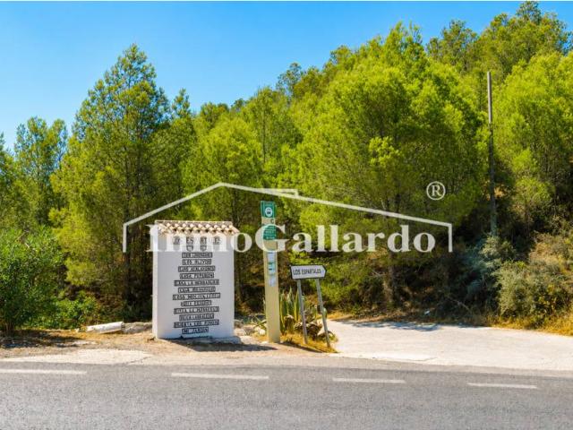 CHALET INDEPENDIENTE CON PARCELA, JARDÍN Y PISCINA EN MIJAS