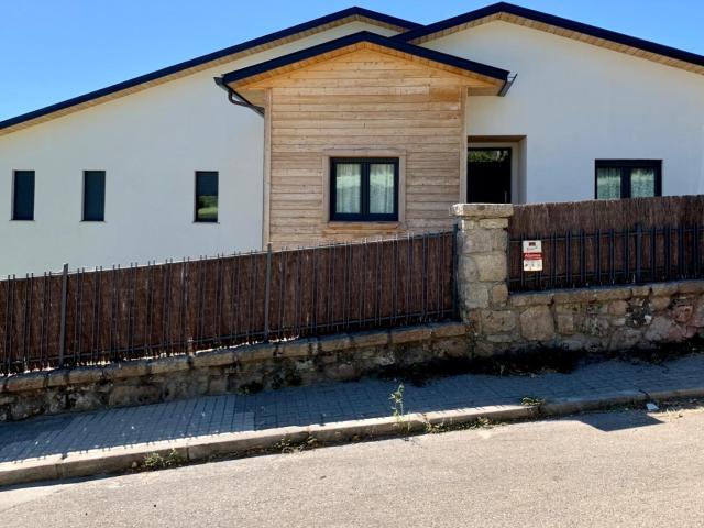 Chalet Independiente con Piscina
