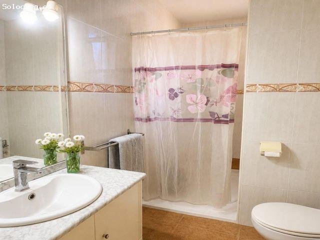 Chalet independiente con piscina y gran parcela en Busot