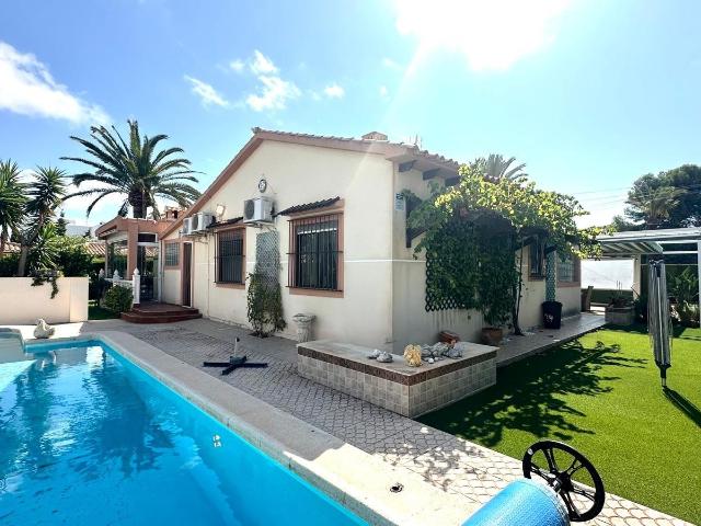 CHALET INDEPENDIENTE CON PISCINA A 200 METROS DE LA PLAYA