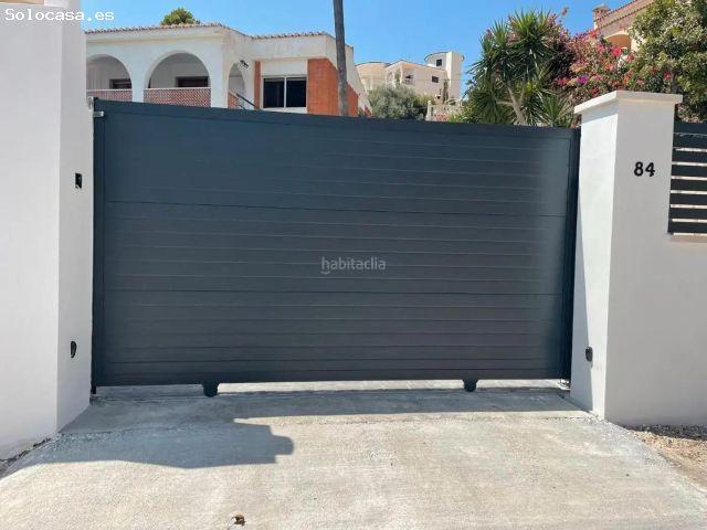 Chalet independiente con piscina en Pueblo Acantilado – El Campello