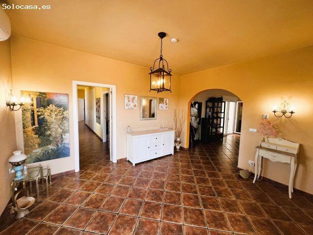 Chalet independiente con piscina, jacuzzi en Jacarilla