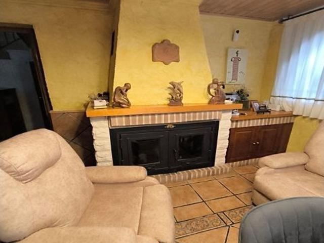 Chalet independiente con piscina privada a solo 4 km de Albacete — listo para entrar a vivir
