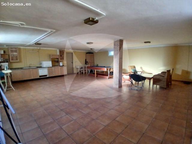 CHALET INDEPENDIENTE CON PISCINA PRIVADA Y COMUNITARIA. ZONA URB. LAS