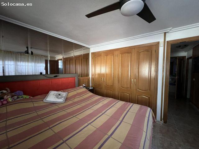 Chalet independiente con piscina privada y amplia parcela en Los Balcones