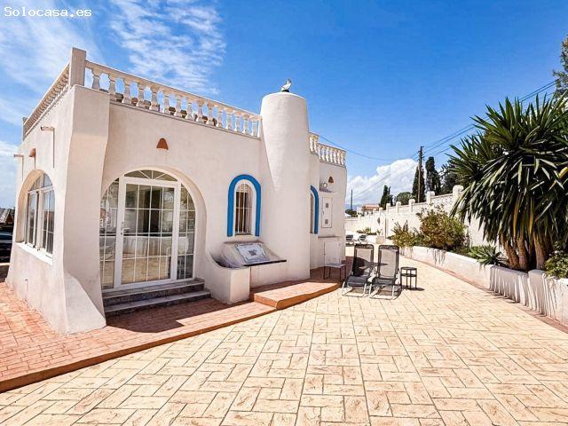 Chalet independiente con piscina privada y amplio jardín en Busot
