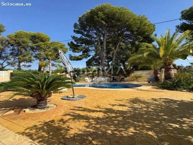 Chalet independiente con piscina privada