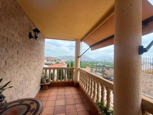 Chalet independiente con planta baja y amplia parcela en El Esparragal