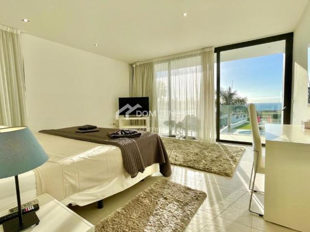 CHALET INDEPENDIENTE de 8 dormitorios en El Madroñal en vent. 600m² Adeje