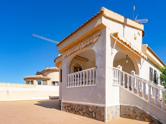 Chalet independiente de 3 dormitorios con 377 m2 de parcela en Ciudad Quesada