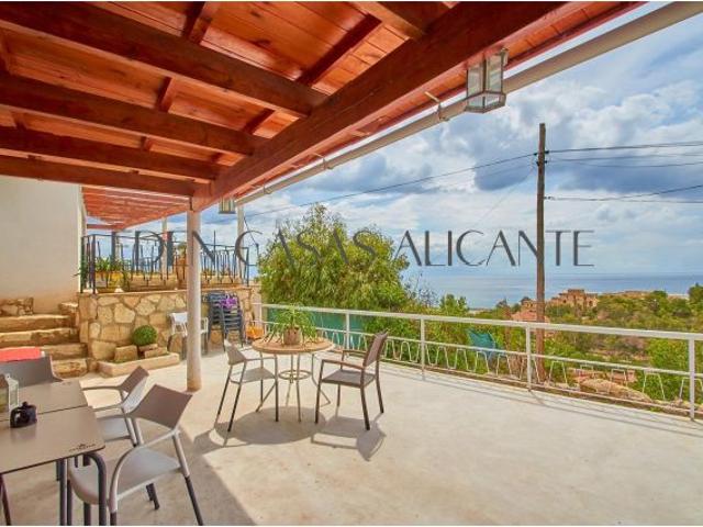 Chalet independiente de 3 dormitorios 1 baños con piscina con vistas al mar