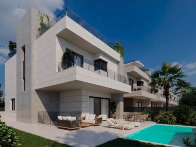 Chalet independiente de tres plantas con una superficie útil. 266m² Sant Joan d'Alacant
