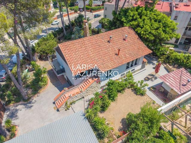 ¡Chalet Independiente de tus sueños en una zona muy tranquil. 334m² Salou