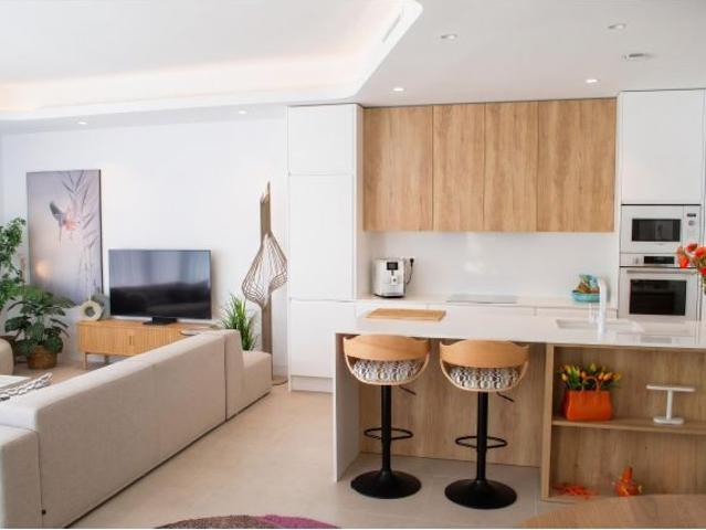 Chalet independiente de diseño moderno con piscina privada y solárium en Los Altos, Orihuela Costa