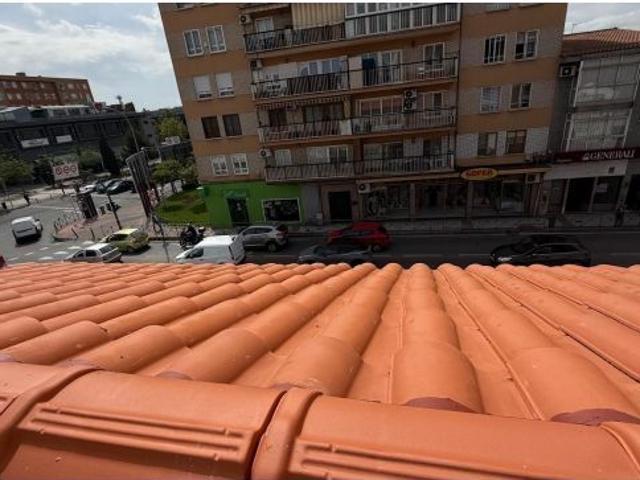 Chalet independiente de obra reciente en Torrejón de Ardoz con terraza panorámica