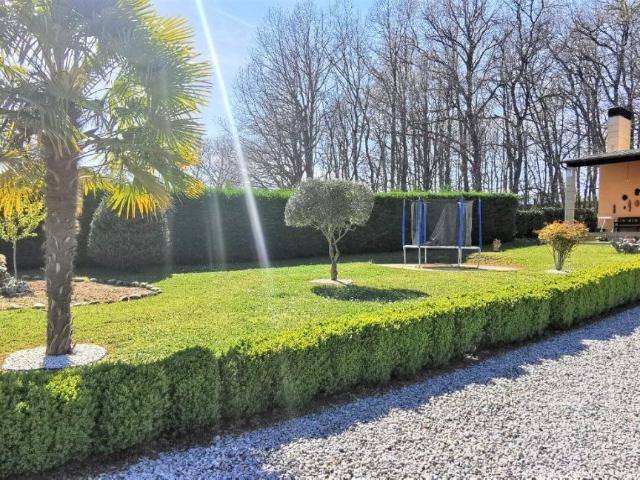 #Chalet Independiente en Trives Oportunidad Única en Entorno Natural