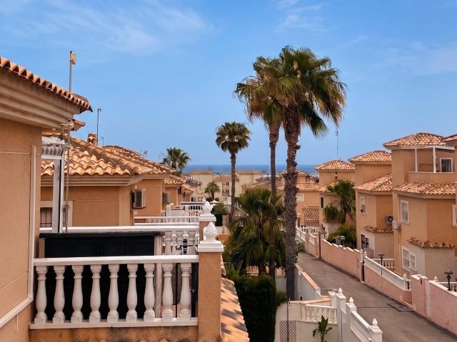 Chalet Independiente en una Exclusiva Urbanización Сerrada in Los Altos, Orihuela