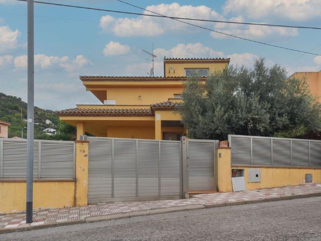 Chalet independiente en Urb Santa Ana Pineda de Mar Barcelona