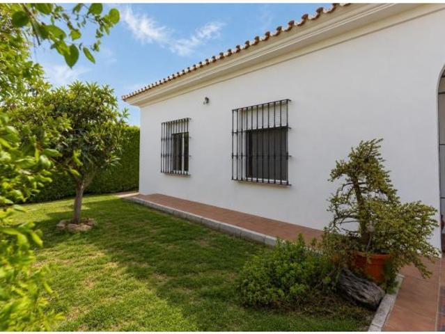 Chalet Independiente en Urbanización Sajardines, Sanlúcar la Mayor
