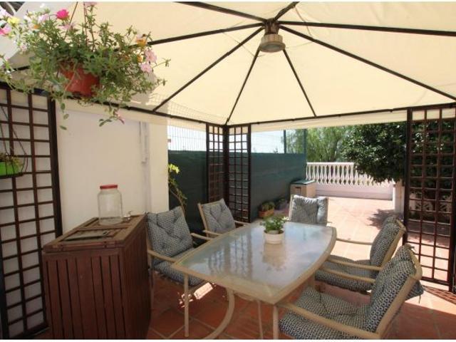 CHALET INDEPENDIENTE EN VENTA CON VISTAS AL MAR EN BENALMADENA URB. VERACRUZ