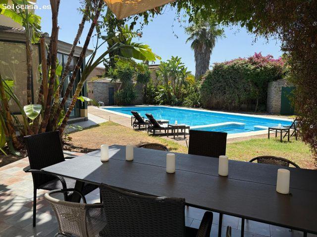 Chalet independiente en venta en Gelves