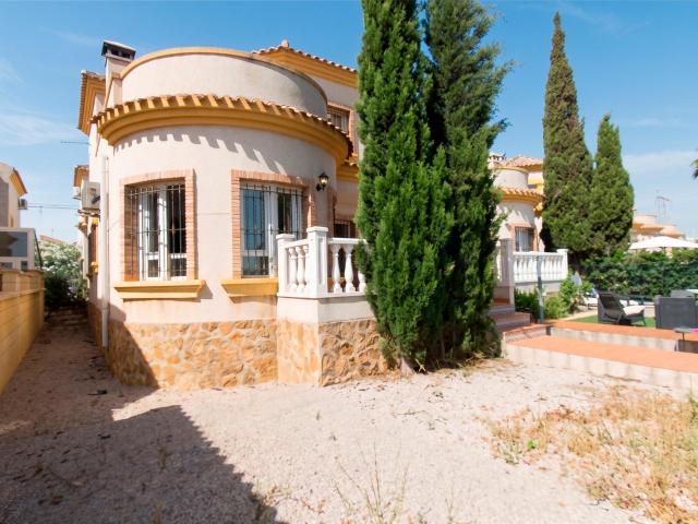 Chalet independiente en venta en La Herrada, Los Montesinos