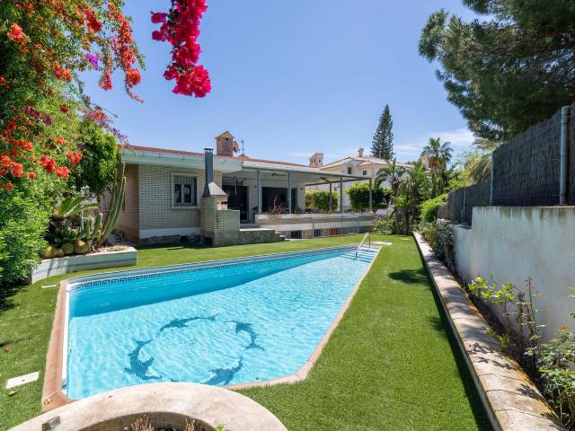 Chalet independiente en Aguadulce Sur