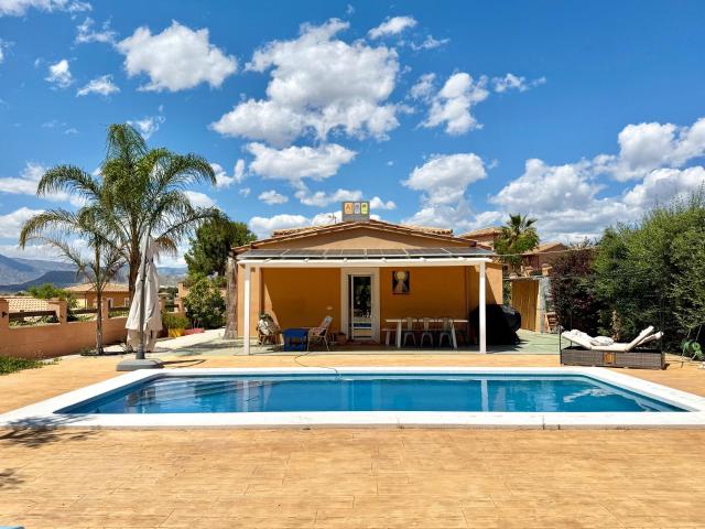 Chalet independiente en alquiler en Busot