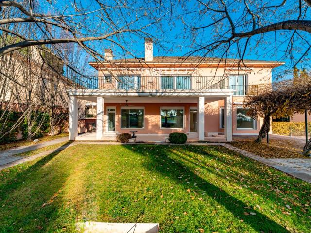 Chalet Independiente en alquiler en Madrid Moncloa