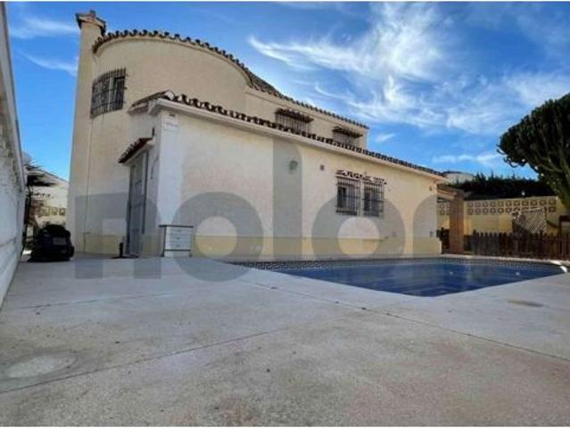 CHALET INDEPENDIENTE EN BENALMADENA