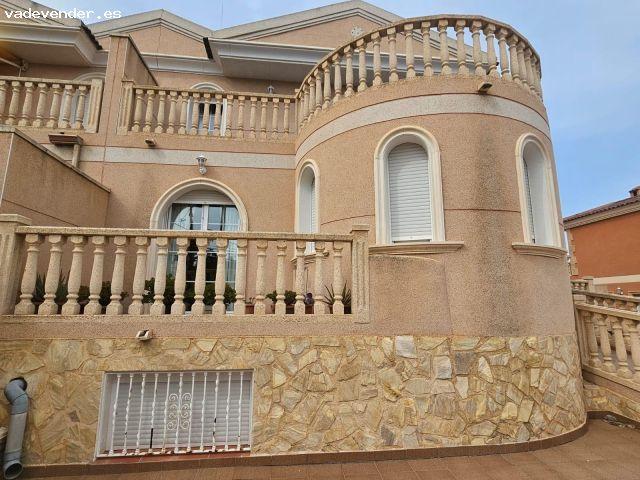 CHALET INDEPENDIENTE EN BENIDORM CENTRO
