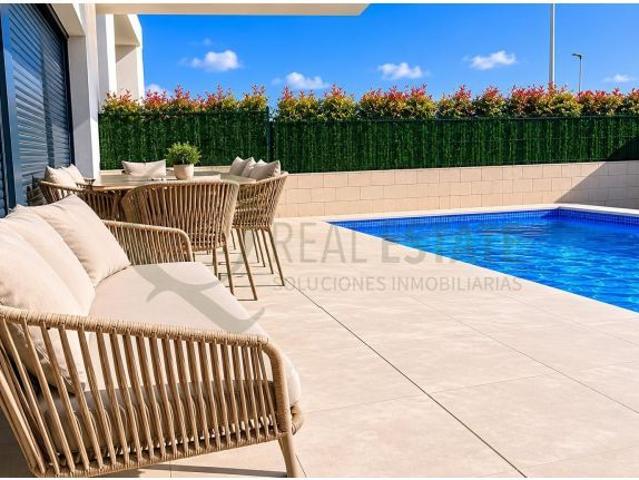 Chalet independiente en Gran Alacant con Piscina privada y vistas despejadas