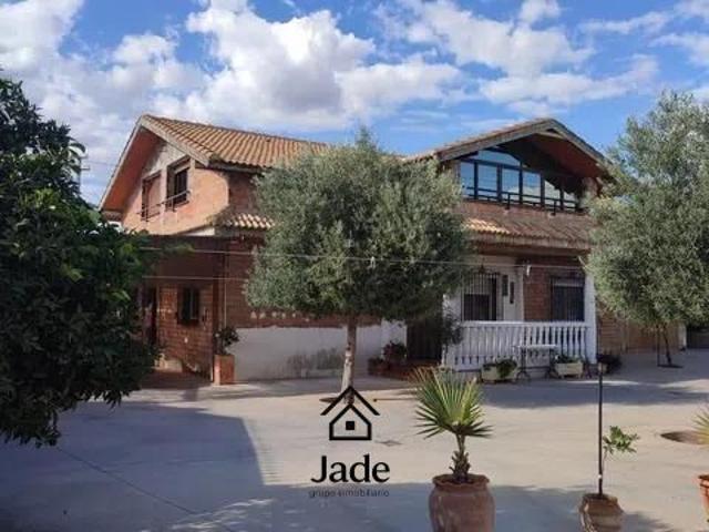 Chalet independiente en La Barquera con 1.000 m2 de parcela y dos viviendas – Gran oportunidad