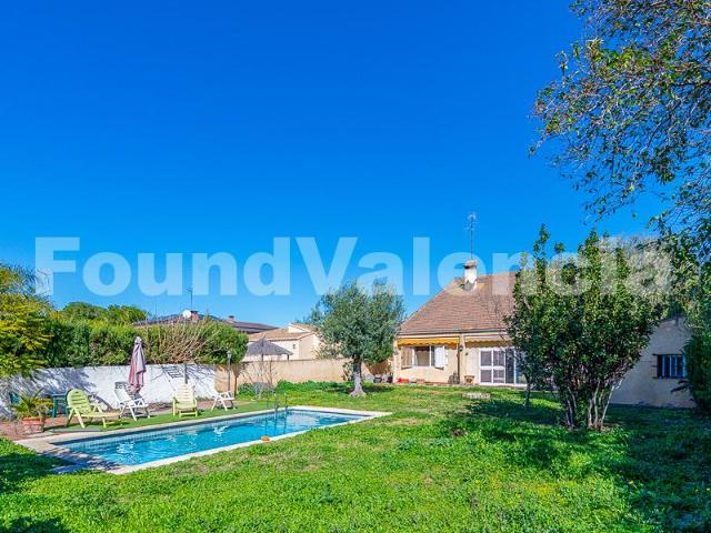 Chalet independiente en La Eliana – Privacidad, luz y calidad de vida en un entorno privilegiado