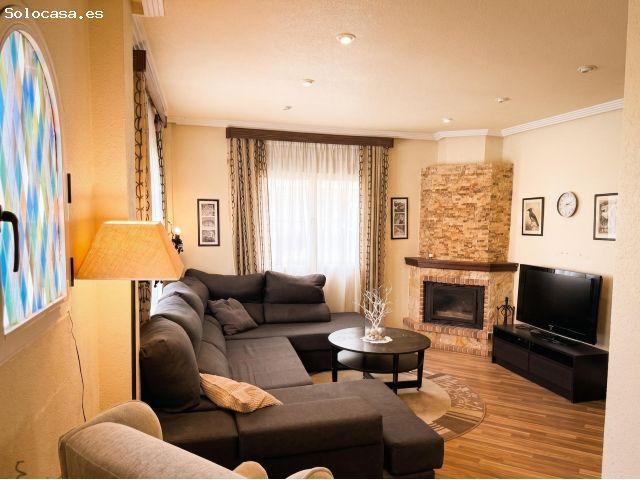 Chalet Independiente en Los Altos con piscina y jardines