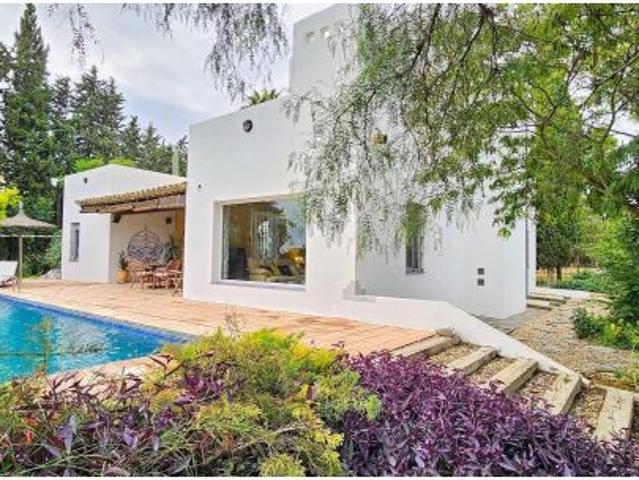 Chalet independiente en Montealegre Alto, Jerez | Parcela urbana de 2.579 m2 | Entorno protegido | L