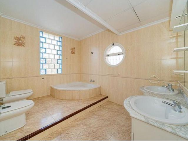 CHALET INDEPENDIENTE EN ORIHUELA COSTA