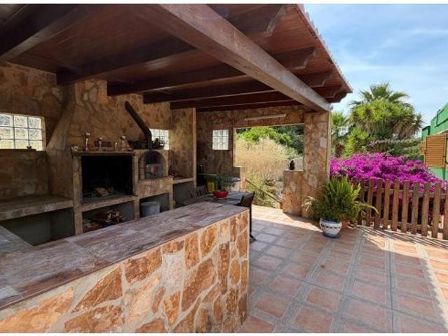 Chalet independiente en Picassent con gran parcela, piscina y espectacular paellero