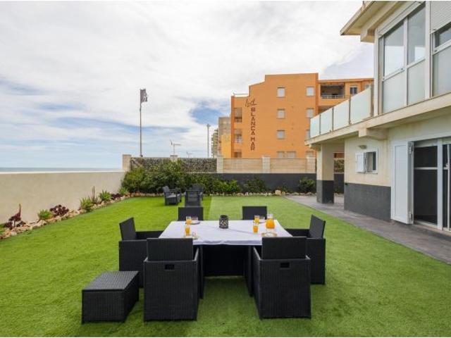 Chalet Independiente en Primera Línea de Playa: Tu refugio en Mareny de Barraquetes, Sueca, Valencia