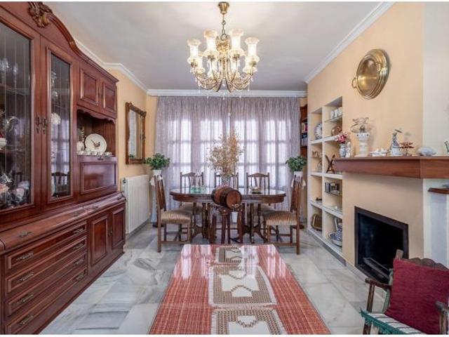 ? Chalet independiente en Santa Fe – Amplio, luminoso y con piscina propia