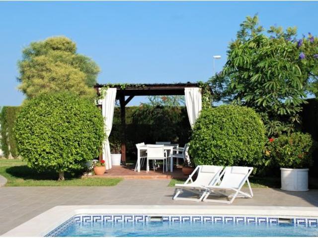 CHALET INDEPENDIENTE MODELO LUCÍA ESPECIAL EN CIUDAD QUESADA – PARCELA ESQUINERA DE 700 M² FRENTE A