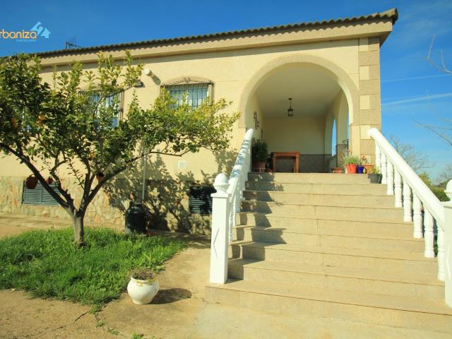 CHALET INDEPENDIENTE PROINDIVISO EN URBANIZACION CAMPO MANES
