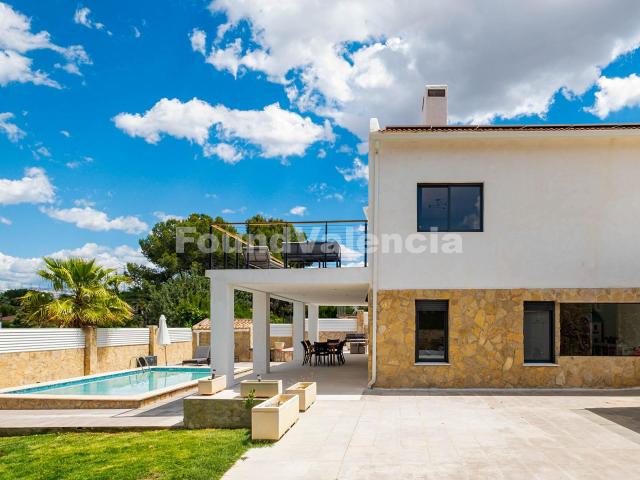 Chalet independiente reformado en La Eliana