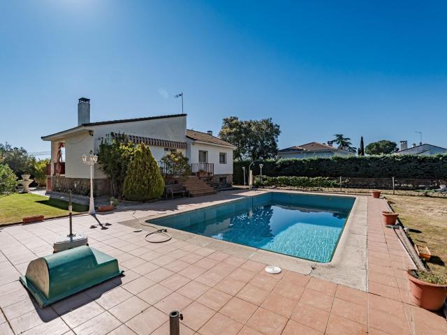Chalet individual con piscina